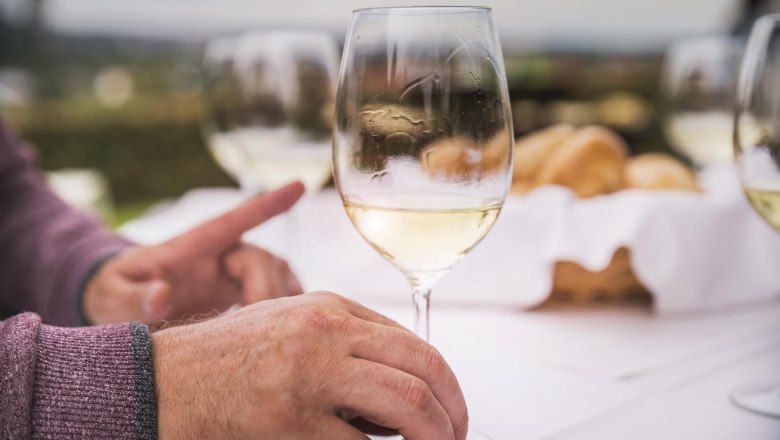 Weingenuss beim Heurigen, © Daniela Matejschek Weingenuss beim Heurigen, © Daniela Matejschek