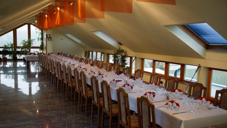 Speisesaal im Restaurant Treno Orth an der Donau, © Alfred Güll Speisesaal im Restaurant Treno Orth an der Donau, gedeckte Tische