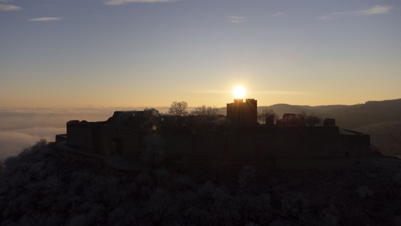 Schlossberg Hainburg/Donau, © Arbeitsgruppe Schlossbe Schlossberg Hainburg/Donau, Abendaufnahme