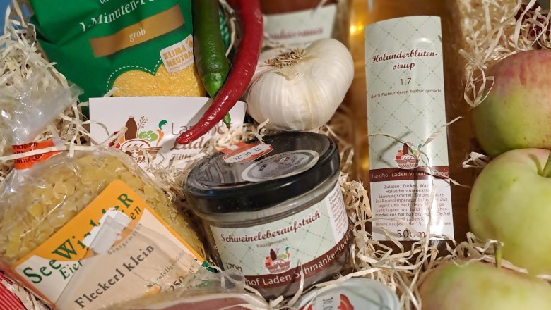Landhof Laden Kittsee, Produkte, © Landhof Laden Kittsee Landhof Laden Kittsee, Korb mit Produkten