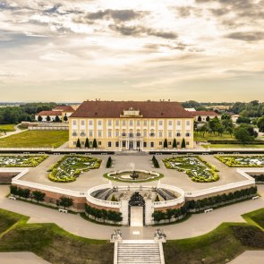 Schloss Hof zählt heute zu den bedeutendsten Barockbauten Österreichs, © Donau Niederösterreich/Robert Herbst Außenaufnahme Schloss Hof mit Blick in den Garten, Barock