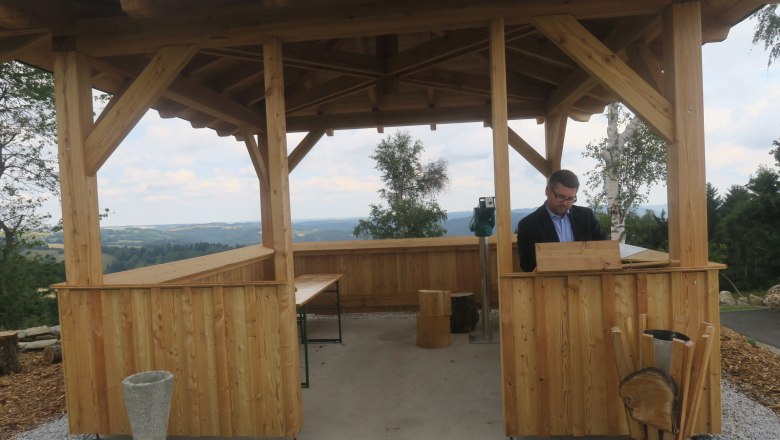 Überdachung - barrierefreie Aussichtsplattform Braunegg, © Marktgemeinde Raxendorf Überdachung - barrierefreie Aussichtsplattform Braunegg, © Marktgemeinde Raxendorf