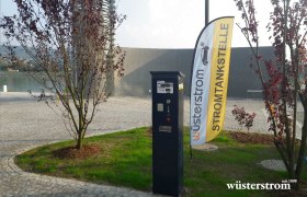 Elektromobilität an der Donaulände bei der Stadthalle Ybbs, © wuesterstrom E-Werk GmbH Elektromobilität an der Donaulände bei der Stadthalle Ybbs, © wuesterstrom E-Werk GmbH