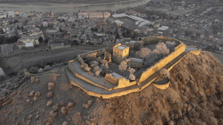 Schlossberg Hainburg/Donau, Luftbildaufnahme, © Arbeitsgruppe Schlossberg Schlossberg Hainburg/Donau, Luftbildaufnahme
