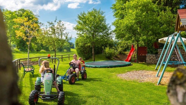 Auf den Traktor fertig los!, © Ofnerhof Auf den Traktor fertig los!, © Ofnerhof
