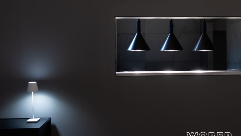 TDR-Restaurant WÖBER innen, © Restaurant Wöber Lampen vor schwarzer Wand