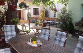 gemütlicher Gastgarten, © Weinbau Fuchs gemütlicher Gastgarten, © Weinbau Fuchs