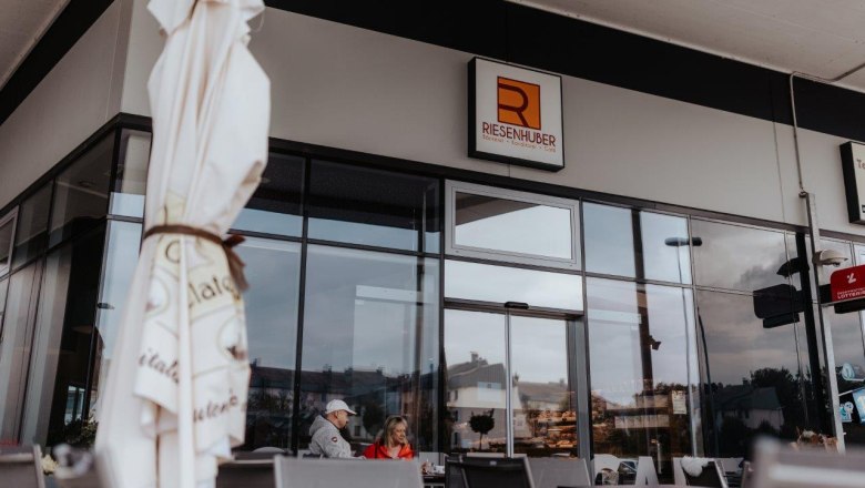 Cafe-Bäckerei-Konditorei Riesenhuber, © Bäckerei Riesenhuber Cafe-Bäckerei-Konditorei Riesenhuber, © Bäckerei Riesenhuber