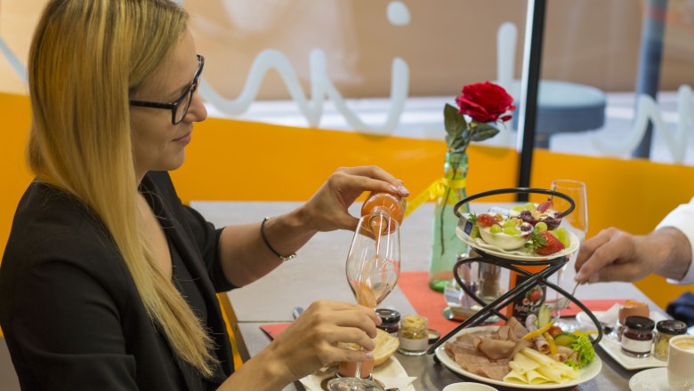 Frühstück im Bistro, © Roman Gerstl Frühstück im Bistro, © Roman Gerstl