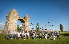 Rubin Carnuntum Winzer, © Anna Stöcher Gruppenfoto Rubin Carnuntum Winzer vor dem Heidentor