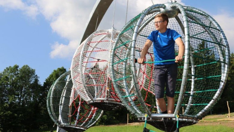 Gleichgewichtsübungen im Motorik Park, © Ofnerhof Gleichgewichtsübungen im Motorik Park, © Ofnerhof