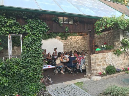 Innenhof Laube, © Dorfbründl Innenhof Laube, © Dorfbründl