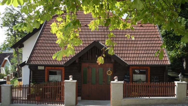 Heuriger zum weissen Kreuz, Enzersdorf/Fischa, © Heuriger zum weissen Kreuz Heuriger zum weissen Kreuz, Enzersdorf/Fischa, © Heuriger zum weissen Kreuz