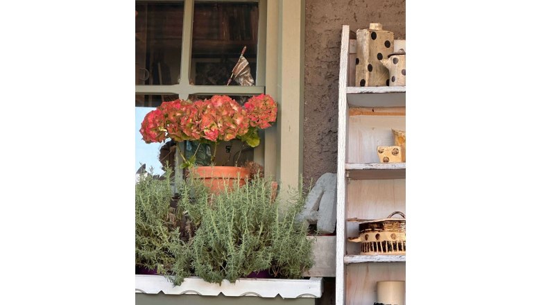 Atelier 9A, © : Susanne Jahrl Grafiken FreundInnenKreativ + AtelierAuszeit: Grafiken erstellt mit KI Atelier 9A, © : Susanne Jahrl Grafiken FreundInnenKreativ + AtelierAuszeit: Grafiken erstellt mit KI