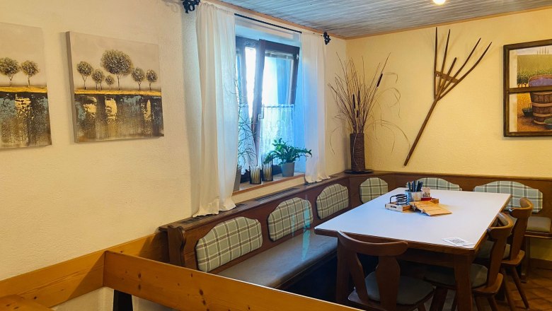 Heuriger Lutzmayer-Muik, © Maria Muik Lokal von innen, Sitzecke