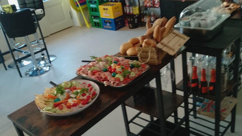 Snacks in der Vinothek Marktcafe Weinsusi, © Susanne Fitzner Snacks in der Vinothek Marktcafe Weinsusi, © Susanne Fitzner