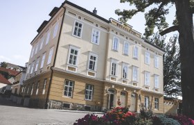 Außenansicht der alten Schule, © Philip Baumgartner Außenansicht der alten Schule, © Philip Baumgartner