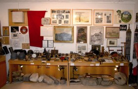 Heimatmuseum Gablitz, © Heimatmuseum Gablitz Ausstellung im Heimatmuseum Gablitz mit historischen Werkzeugen und Bildern.