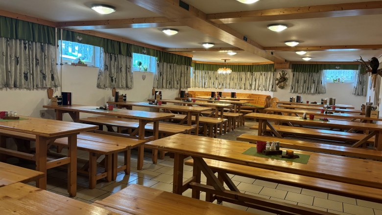 Innenansicht Heurigen Berger in Atzenbrugg, © Heuriger Fam. Berger Innenansicht Heurigen Berger in Atzenbrugg, © Heuriger Fam. Berger