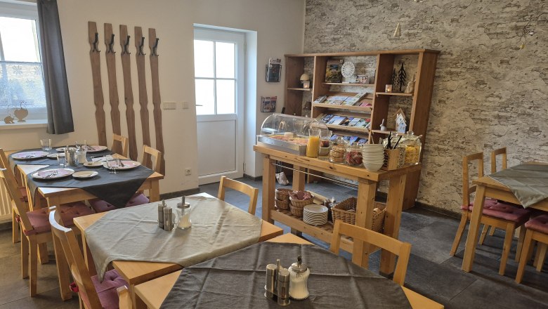 Frühstücksraum Gästezimmer Messermayer, © Gästezimmer Messermayer Tische im Frühstücksraum Gästezimmer Messermayer