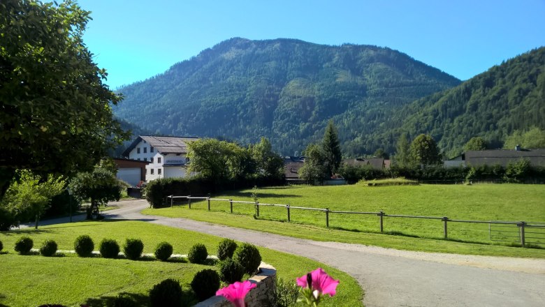 Inmitten von saftigen Wiesen, © Heike und Arthur Schlögelhofer Inmitten von saftigen Wiesen, © Heike und Arthur Schlögelhofer