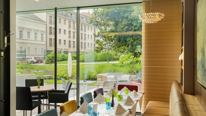 Lobby mit Blick auf den Park, © At the Park Hotel Lobby mit Blick auf den Park, © At the Park Hotel