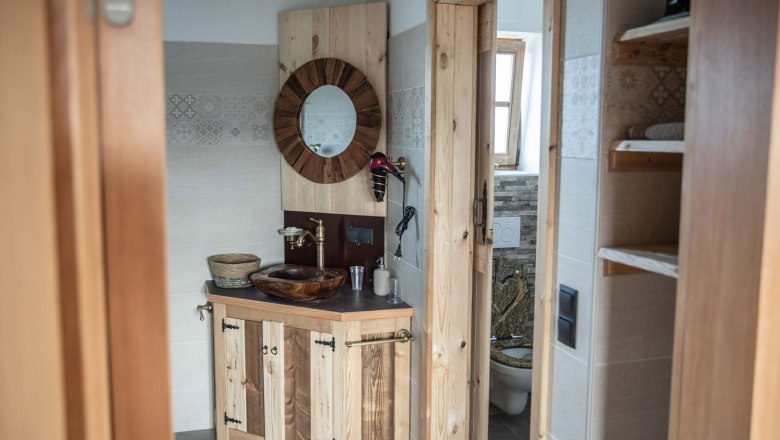 Waschtisch Badezimmer, © Erlebnishof Strasser, Fotografin Sabine Strasser Waschtisch Badezimmer, © Erlebnishof Strasser, Fotografin Sabine Strasser