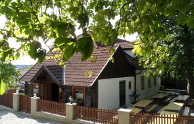 Heuriger zum weissen Kreuz, © Heuriger zum weissen Kreuz Heuriger zum weissen Kreuz, © Heuriger zum weissen Kreuz