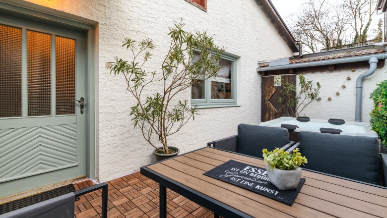 Terasse mit Whirlpool, © Sebastian Kreipl-Unfried Terasse mit Whirlpool