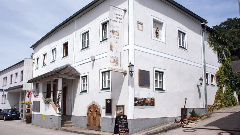 Schiffsmeisterhaus Ardagger, © zVg Schiffsmeisterhaus Schiffsmeisterhaus Ardagger, ein historisches Gebäude mit Restaurant und Hotel.