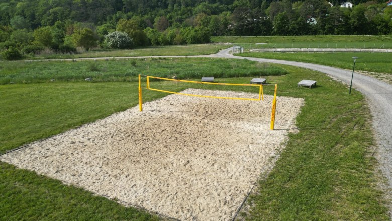 Beach Volleyball Platz, © Patrick Vogl Beach-Volleyball-Platz im Retentionsbecken Fahrafeld