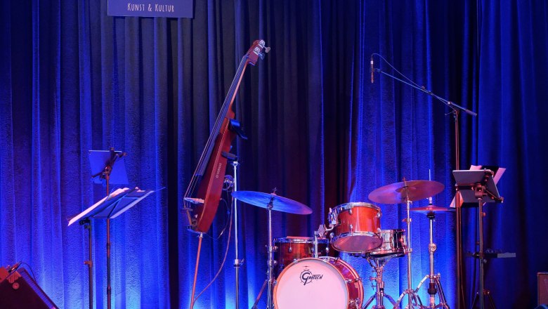 HOB i RAUM Bühne kurz vor Konzertbeginn, © HOB i RAUM HOB i RAUM Bühne kurz vor Konzertbeginn, © HOB i RAUM