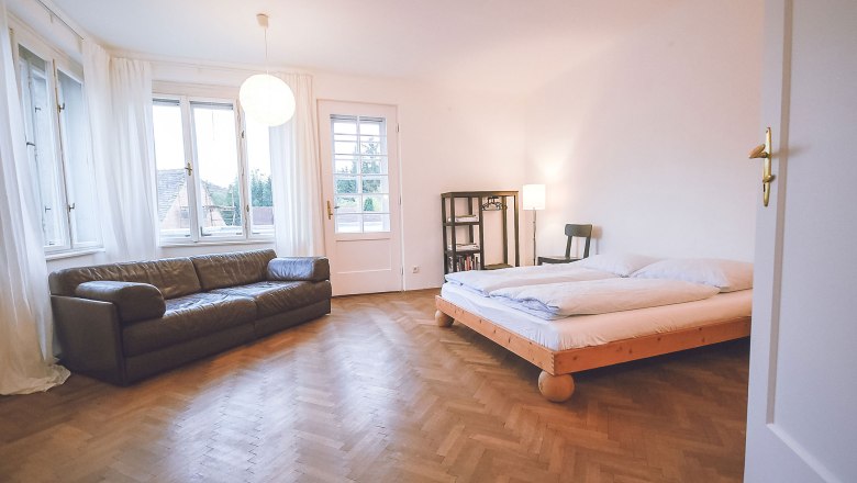 Doppelzimmer „HANNAH“, © Zweitwohnsitz, Fotografin Valerie Eccli Doppelzimmer „HANNAH“, © Zweitwohnsitz, Fotografin Valerie Eccli