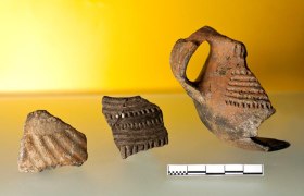 Bruchstücke von reich verziertem Trinkgeschirr, © Jakob Maurer Bruchstücke von reich verziertem Trinkgeschirr, © Jakob Maurer