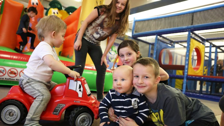 kids space Bobby cars, © kids space gars kids space Bobby cars, © kids space gars