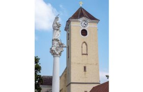 Kirchturm mit Mariensäule, © Peter Mödl Kirchturm mit Mariensäule, © Peter Mödl