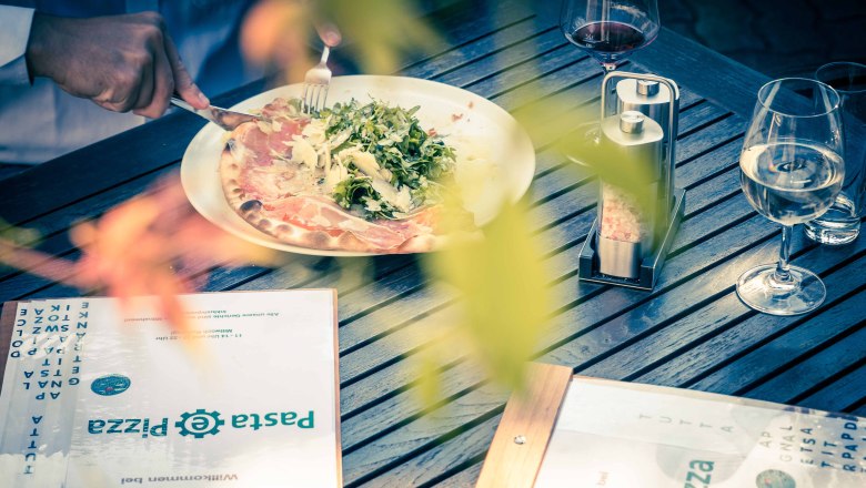 Pizza mit frischem Ruccola, © Pasta e Pizza Pizza mit frischem Ruccola, © Pasta e Pizza