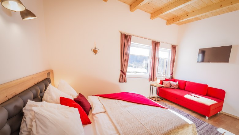 Rote Ferienwohnung - Schlafzimmer 2, © Ludwig Fahrnberger Rote Ferienwohnung - Schlafzimmer 2, © Ludwig Fahrnberger