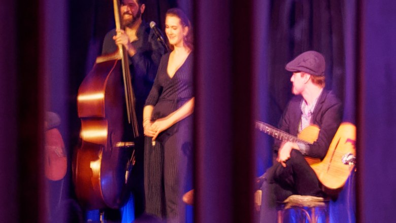 HOB i RAUM Künstler spiegeln sich in Bild von Rainer Rygalyk, © HOB i RAUM HOB i RAUM Künstler spiegeln sich in Bild von Rainer Rygalyk, © HOB i RAUM