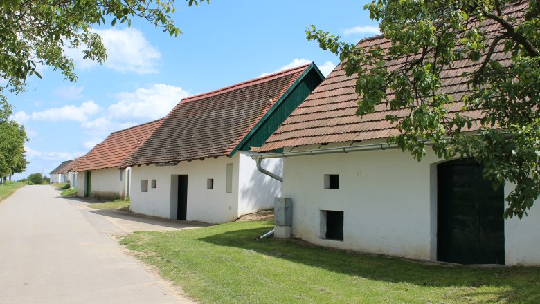 Kellergasse Ketzelsdorf, © Weinviertel Tourismus / Krönigsberger Kellergasse Ketzelsdorf, © Weinviertel Tourismus / Krönigsberger