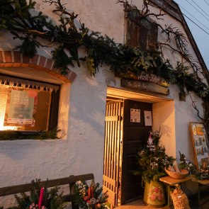 Adventmarkt in der Kellergasse Hadres, © Niederösterreich Werbung/Claudia Schlager festlich geschmückte Kellergasse