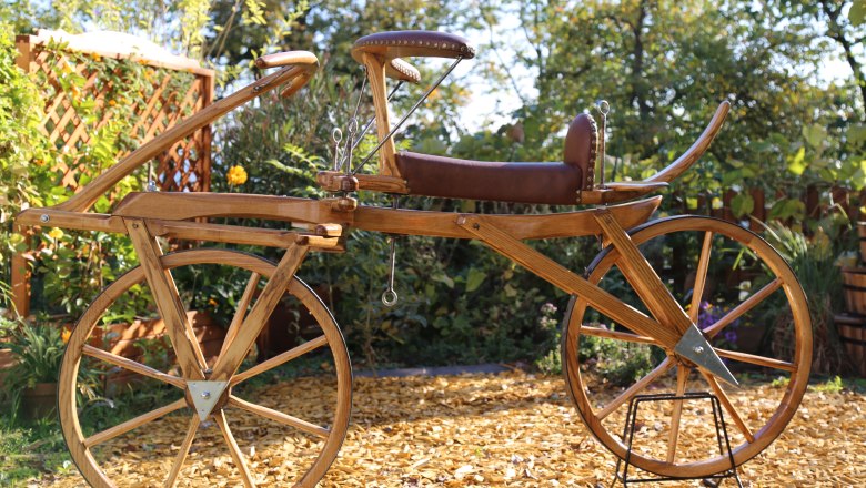 Holz-Laufrad, © Barbara Schneider - Nostalgie Museum "Drahtesel & Mehr" Holz-Laufrad, © Barbara Schneider - Nostalgie Museum "Drahtesel & Mehr"