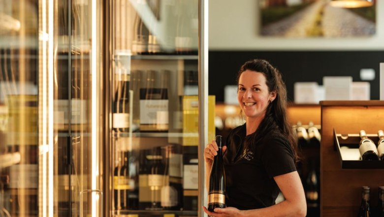 Die Vinothek beherbergt eine Vielzahl regionaler Weine, © Michael Reidinger Die Vinothek beherbergt eine Vielzahl regionaler Weine, © Michael Reidinger