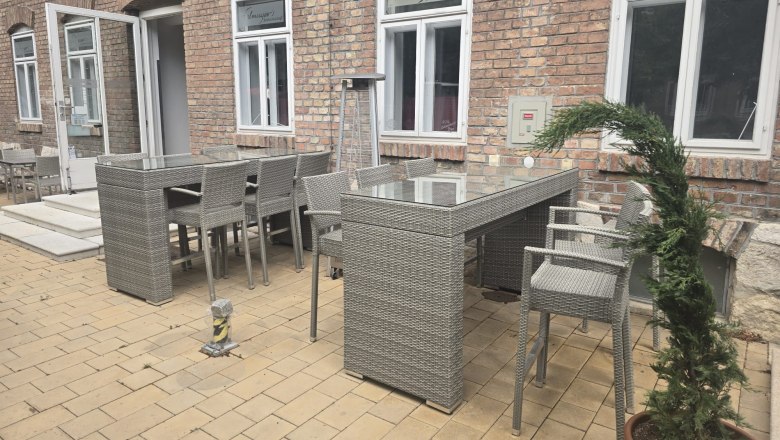 Felmayers Gastwirtschaft Schwechat, © Straubinger GmbH Felmayers Gastwirtschaft Schwechat, Gastgarten mit Tischen