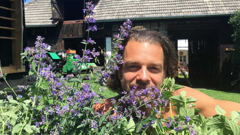 Dein Gastgeber beim Kräutersammeln, © Peter Brezina Dein Gastgeber beim Kräutersammeln, © Peter Brezina