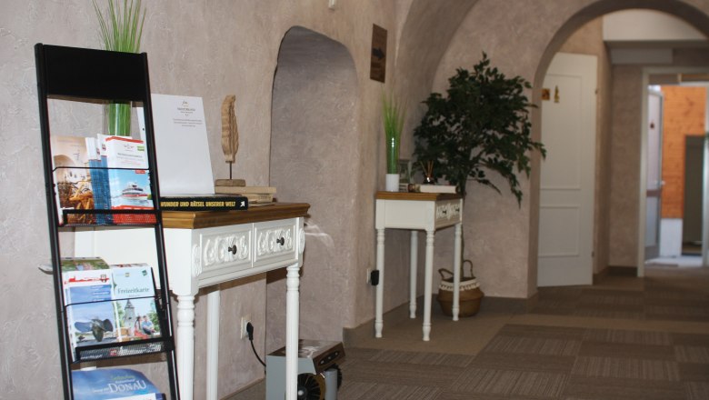 Ständer mit Infomaterial im Eingangsbereich, © Mediterraneo Ybbs Ständer mit Infomaterial im Eingangsbereich, © Mediterraneo Ybbs