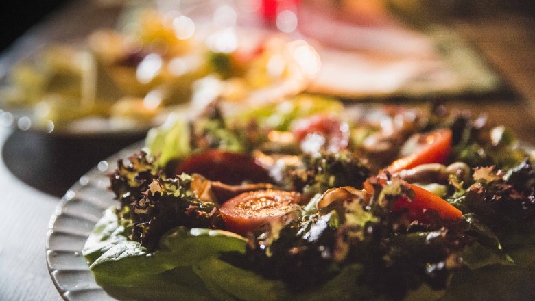 Schmankerl beim Heurigen genießen, © Daniela Matejschek Schmankerl beim Heurigen genießen, © Daniela Matejschek