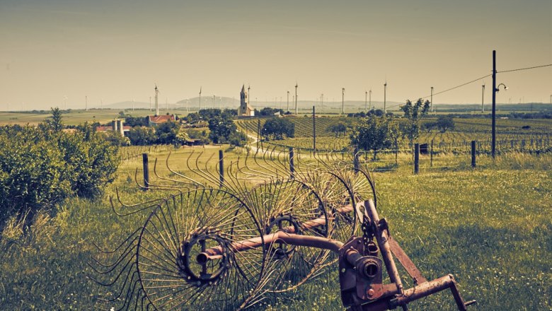 Hörstation Landwirtschaft in Höflein, VIA.CARNUNTUM., © Donau Niederöstereich, Andreas Hofer Hörstation Landwirtschaft in Höflein, VIA.CARNUNTUM., © Donau Niederöstereich, Andreas Hofer
