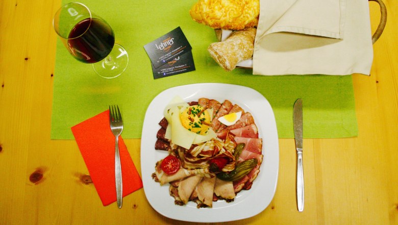 Brettljause Weingut & Heuriger Lehner, © Weingut & Heuriger Lehner Brettljause Weingut & Heuriger Lehner, © Weingut & Heuriger Lehner