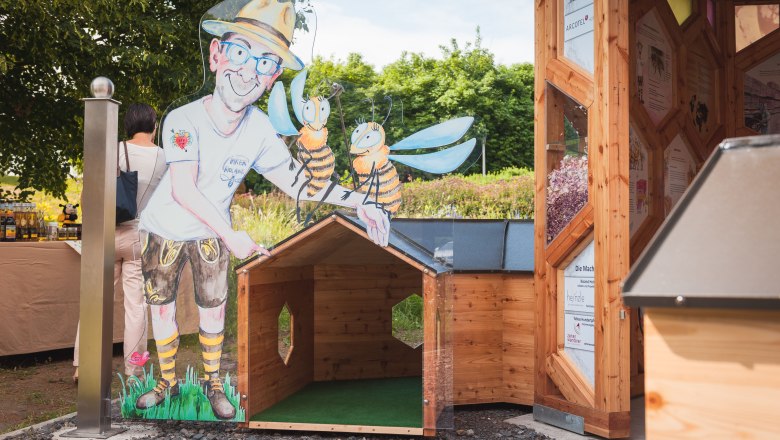 Eingang Bienenpavillon, © Philip Baumgartner Eingang Bienenpavillon, © Philip Baumgartner